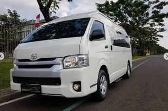 Sewa Mobil Hiace Commuter